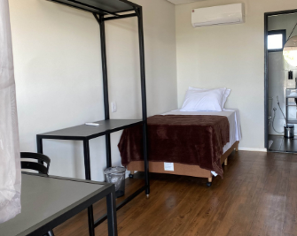 Econômico - Village Hotel Container